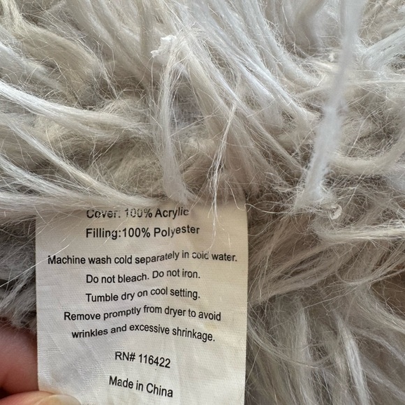 Decorative Faux Fur Throw‎ pillow - Picture 3 of 3